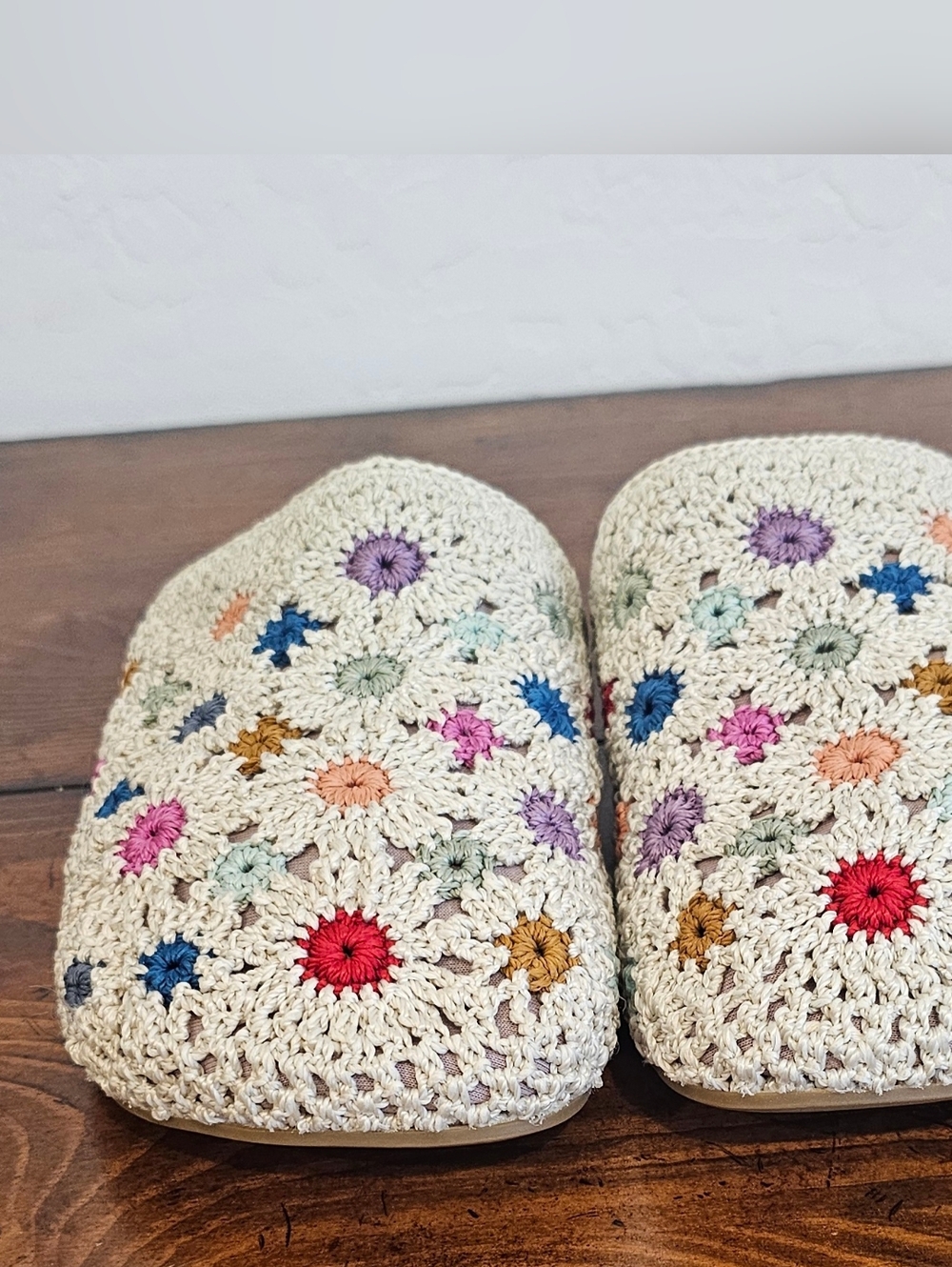 The Sak Cream Crochet Mules w/Multicolor Flower Embroidery Recycled Women's Sz 8 - Picture 2 of 10